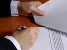 Fotografía de firma contrato
